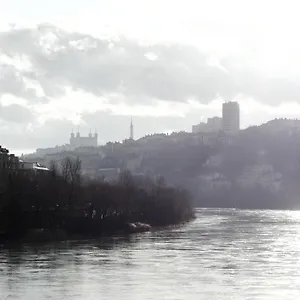 https://apt-les-jardins-de-st-clair.hotels-rhonealpes.com