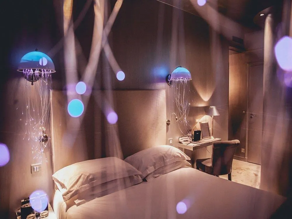 Le Petit Beaumarchais Hotel & Spa Paris 4*,